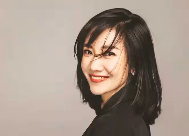 40歲美女主持人官宣結婚懷孕!挺大肚子吃冰淇淋,老公身份太神秘