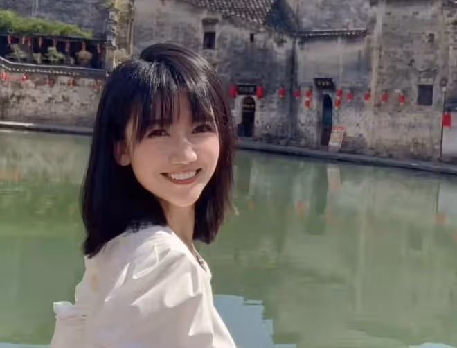 40歲美女主持人官宣結婚懷孕!挺大肚子吃冰淇淋,老公身份太神秘