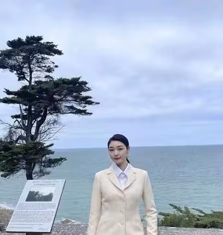 花滑女王金妍兒官宣結婚,與男友在雨中漫步,雙方回應婚期已定