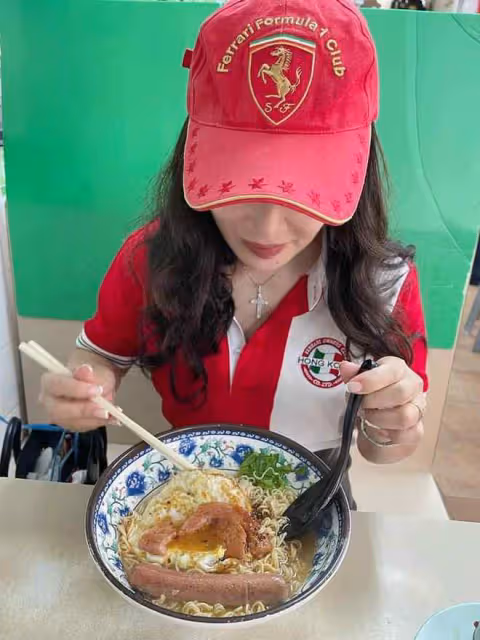 陳少霞結婚6周年!與大20歲富豪老公出門慶祝,遍地豪車太壯觀