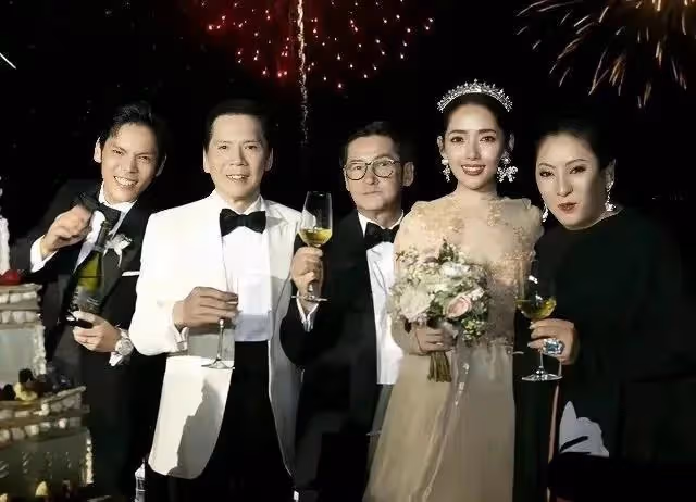 向佐又上熱搜,聊天記錄曝光,與美女視頻,郭爸爸沉默並清空內容