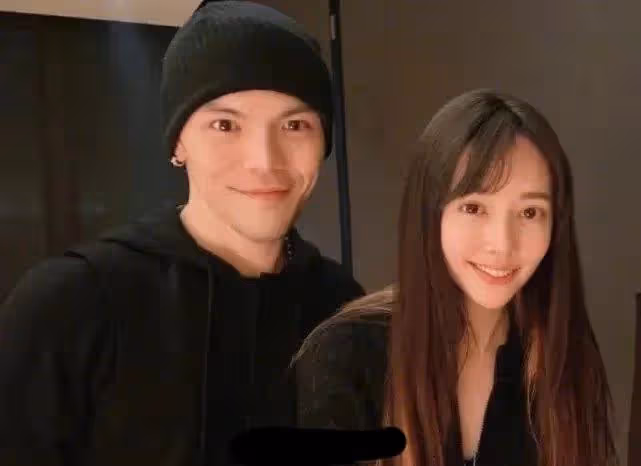 向佐又上熱搜,聊天記錄曝光,與美女視頻,郭爸爸沉默並清空內容