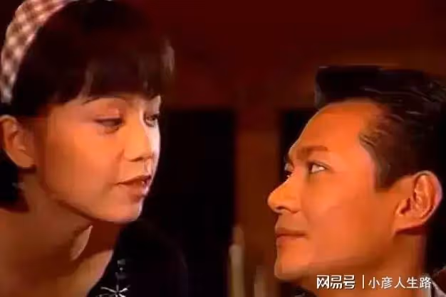 香港視後鄧萃雯:勇拼事業,有錯就改,她才是真正的大女主
