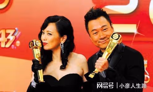 香港視後鄧萃雯:勇拼事業,有錯就改,她才是真正的大女主