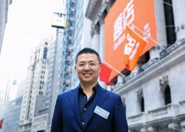 賈乃亮等人齊道歉!曾力挺創辦校園貸的CEO羅敏,直呼心疼引眾怒