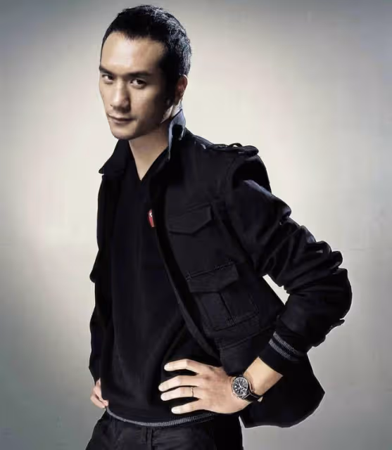 黃覺一家四口做核酸被偶遇，愛妻膚白長腿氣質佳，兒女乖巧長像爸