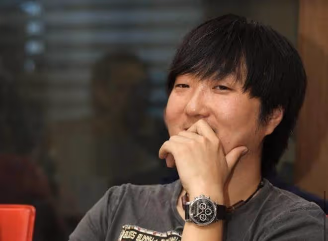 董潔前男友王大治被偶遇,在酒吧賣唱袒露心聲,打扮樸素發福明顯