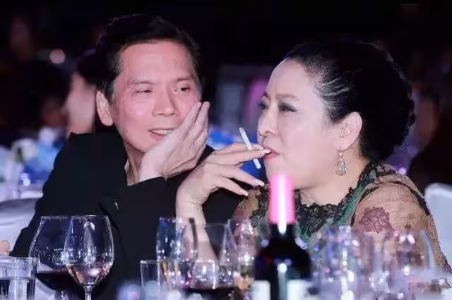 他71歲,身價千億、寵妻40年:好的婚姻,離不開江湖義氣!