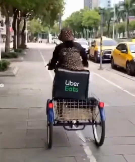 69歲的資深女星兼差!現身西門町「騎三輪車猛跑外送」 網驚「橫跨演藝圈50年天后」:求巧遇