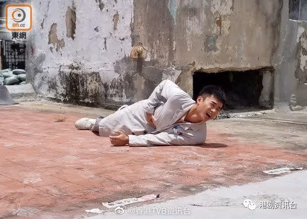 區明妙劇中慘被古惑仔拍L照!成功奪去孔德賢「初吻」