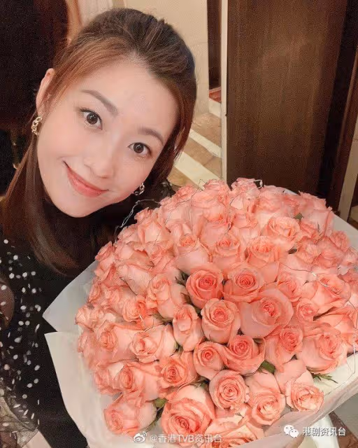 TVB最美人妻收99枝玫瑰花!老公點贊公開放閃卻不是送花人?
