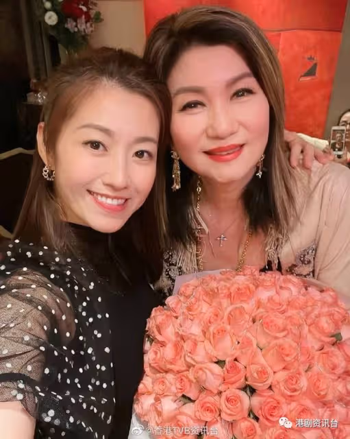 TVB最美人妻收99枝玫瑰花!老公點贊公開放閃卻不是送花人?
