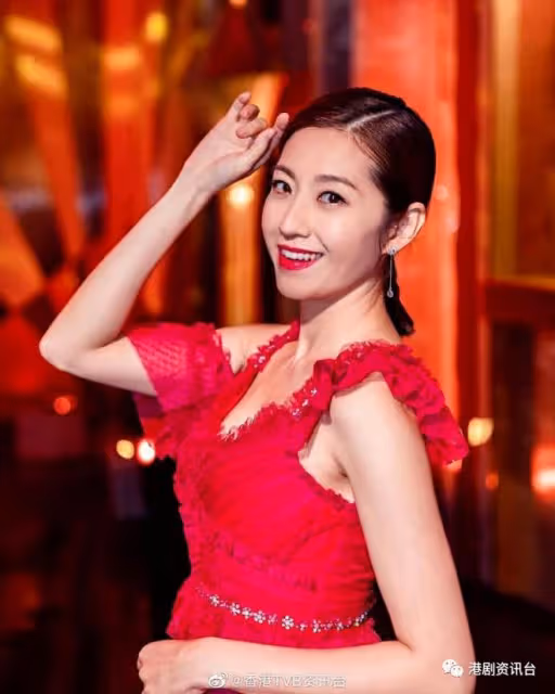 TVB最美人妻收99枝玫瑰花!老公點贊公開放閃卻不是送花人?