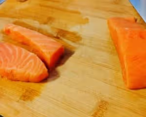 夏日裡的美食---涼拌佳沃三文魚