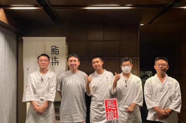 王思聰打卡日式料理店 近照發福顯油膩頭髮凌亂