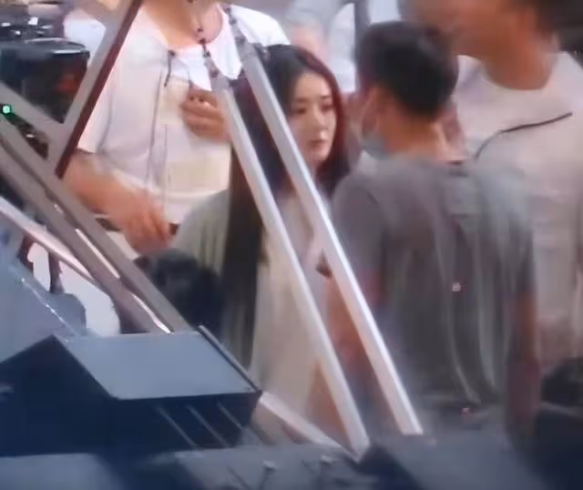 夢華錄後古偶扎堆？趙麗穎新劇路透曝光，網友：造型不如劉亦菲