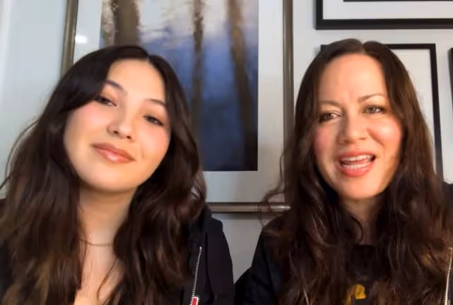 李小龍遺孀攜後輩現身，外孫女勵志做功夫巨星，琳達似頂級貴婦！