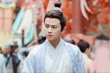 知名男星帶老婆參加朋友聚會，嬌妻一臉溫柔，網友：幸福的一對