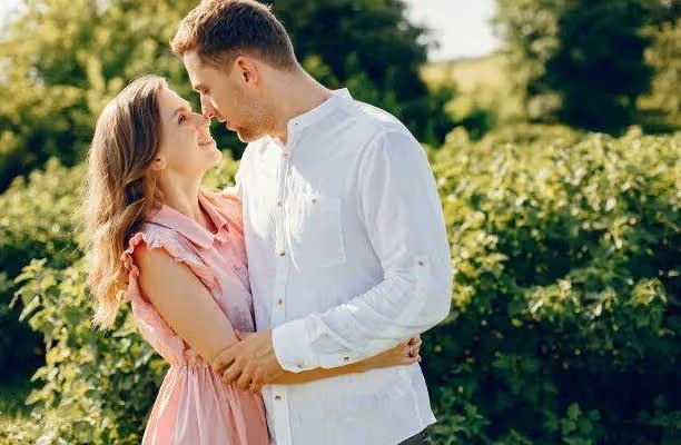 婆婆:掙錢少得伺候全家,這是家規,兒媳亮出工資單:來給我洗腳