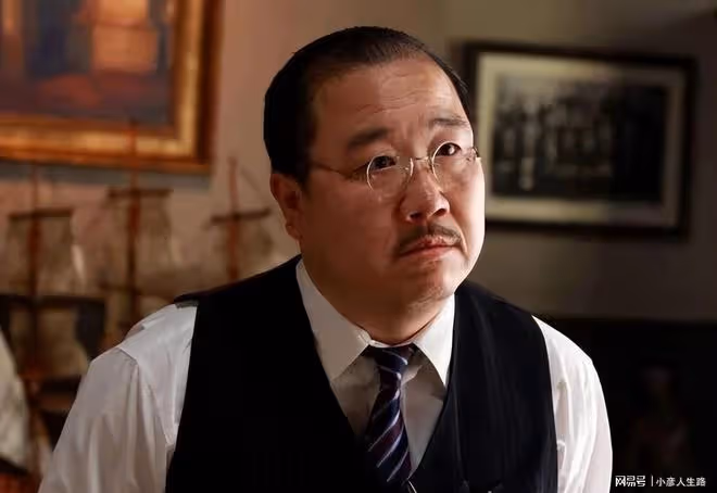 他出身名門望族,經歷三次婚姻無縫對接,如今61歲的他怎樣了?