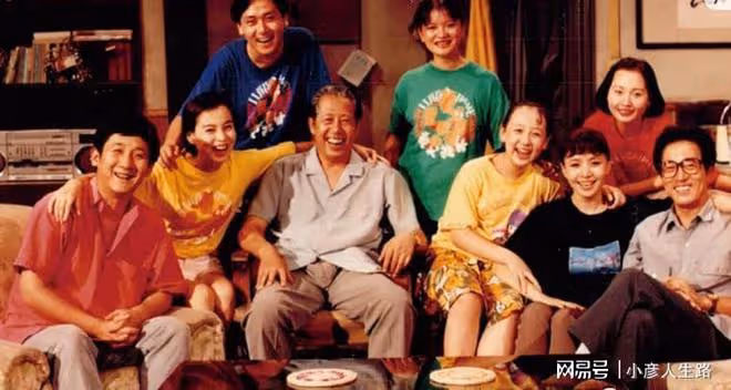他出身名門望族,經歷三次婚姻無縫對接,如今61歲的他怎樣了?