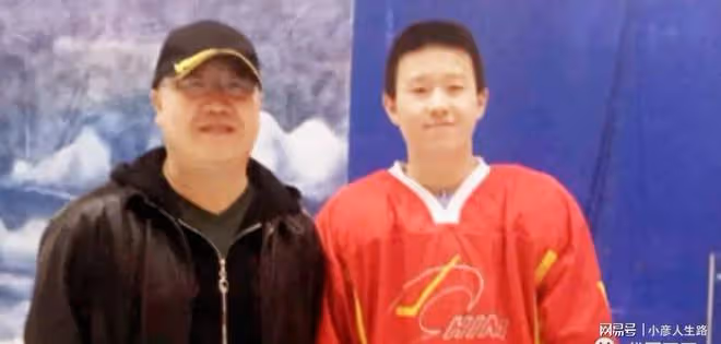他出身名門望族,經歷三次婚姻無縫對接,如今61歲的他怎樣了?