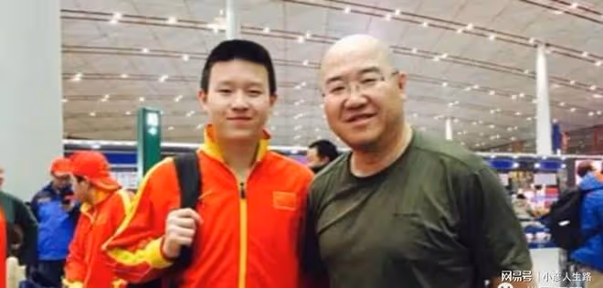 他出身名門望族,經歷三次婚姻無縫對接,如今61歲的他怎樣了?