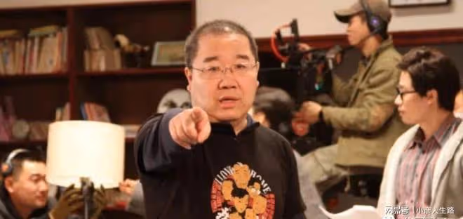 他出身名門望族,經歷三次婚姻無縫對接,如今61歲的他怎樣了?