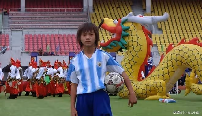 「足球小姐」王霜:5歲被父母拋棄,姨父姨母將她培養成中國驕傲