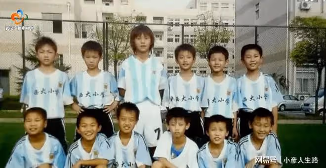 「足球小姐」王霜:5歲被父母拋棄,姨父姨母將她培養成中國驕傲