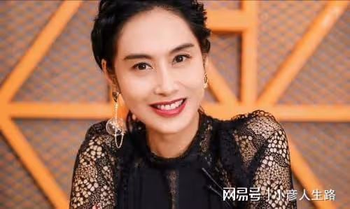 著名女演員朱茵:一朝婚姻失敗愧對女兒,晚年再婚後變得幸福