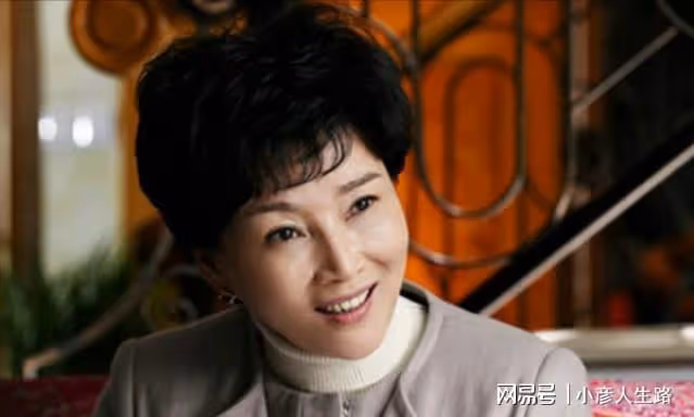 著名女演員朱茵:一朝婚姻失敗愧對女兒,晚年再婚後變得幸福