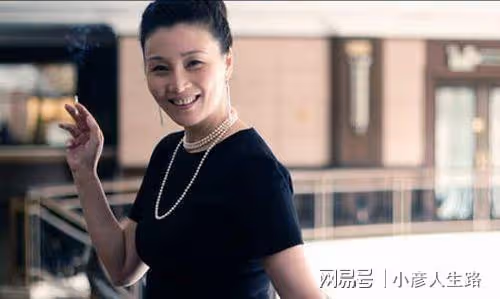 著名女演員朱茵:一朝婚姻失敗愧對女兒,晚年再婚後變得幸福