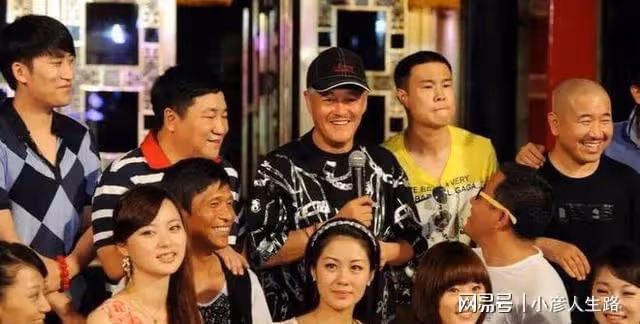 張小偉直播力挺師父趙本山,稱如今個別弟子忘恩負義