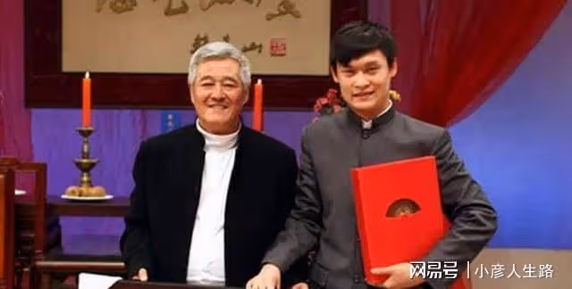 張小偉直播力挺師父趙本山,稱如今個別弟子忘恩負義