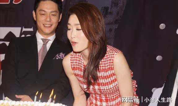 程愫傅程鵬離婚5年後,她獨自帶娃當院長,他事業受阻演配角