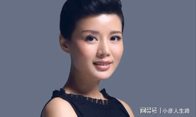 程愫傅程鵬離婚5年後,她獨自帶娃當院長,他事業受阻演配角