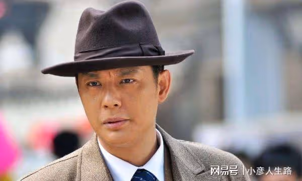 程愫傅程鵬離婚5年後,她獨自帶娃當院長,他事業受阻演配角