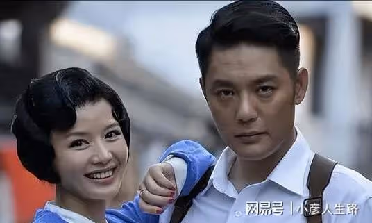 程愫傅程鵬離婚5年後,她獨自帶娃當院長,他事業受阻演配角