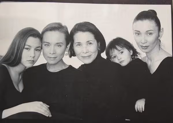 她是娛樂圈第一位,主動公開患愛滋病的美日混血女星,究竟被哪個男人傳染的?