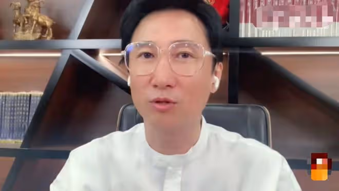 洪金寶宣傳新電影,鬍鬚花白身形暴瘦認不出,此前頂烈日拄拐拍戲