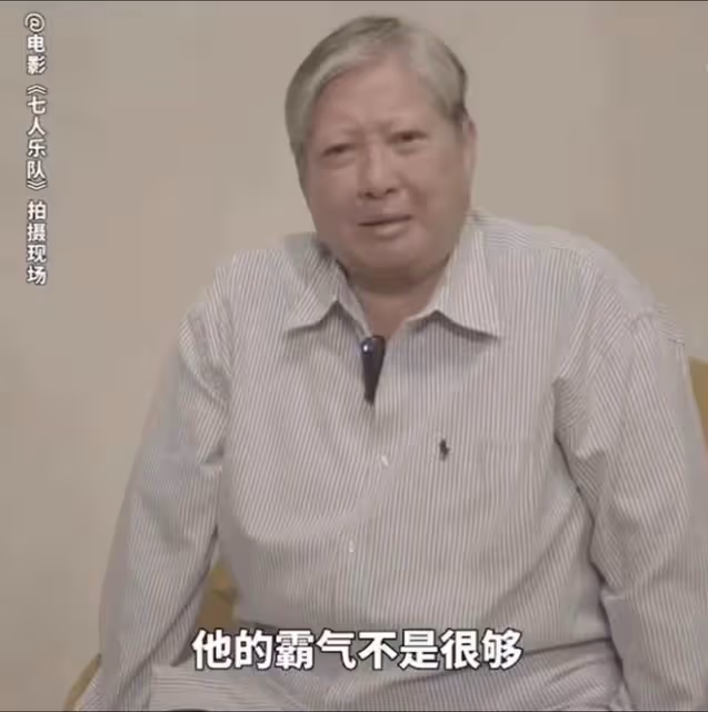 洪金寶宣傳新電影,鬍鬚花白身形暴瘦認不出,此前頂烈日拄拐拍戲