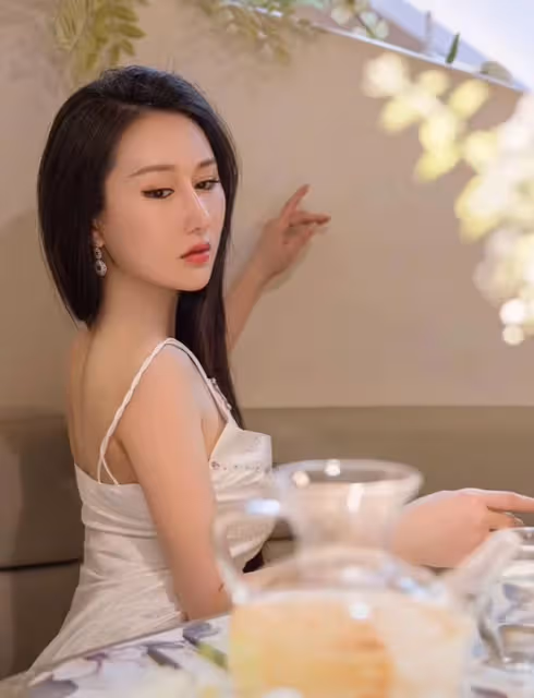 向佐視頻女子身份被扒,本人默認與向佐關係,曾自曝與黃曉明曖昧