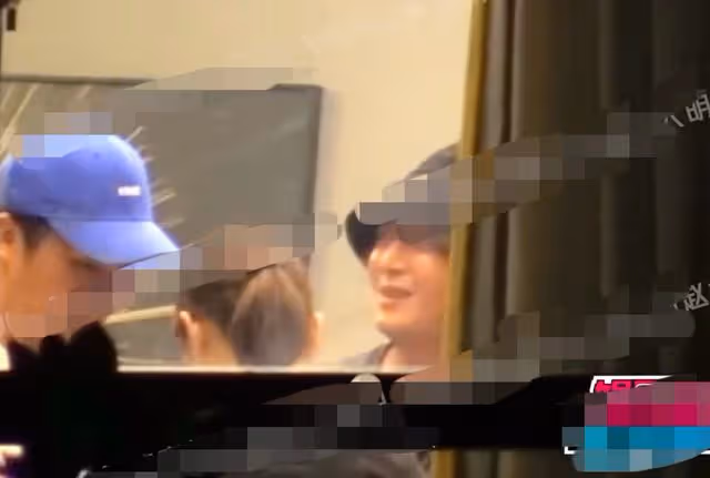 41歲男演員室內聚餐抽菸，後轉戰酒吧與美女同行，本人已結婚生子