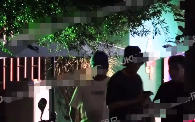 41歲男演員室內聚餐抽菸，後轉戰酒吧與美女同行，本人已結婚生子