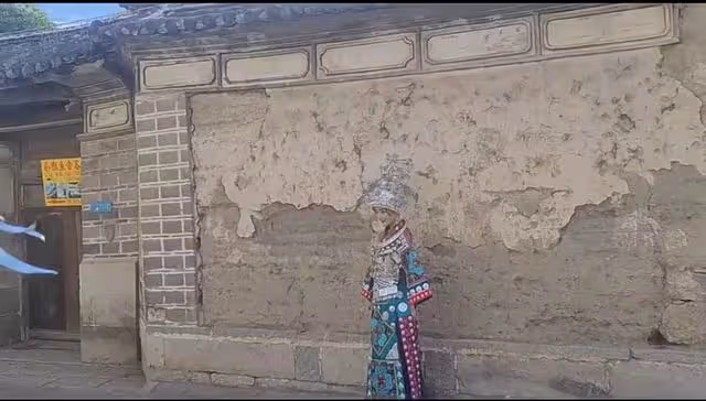 李小璐母女大理被偶遇,與素人合影顏值差別大,眾人圍拍人氣火爆