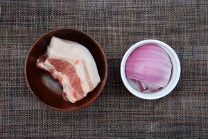 經典滷肉飯：肉汁濃郁！