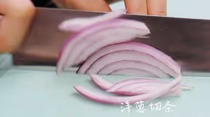 經典滷肉飯：肉汁濃郁！