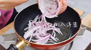 經典滷肉飯：肉汁濃郁！