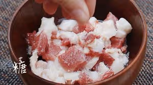 經典滷肉飯：肉汁濃郁！